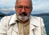 Sorin Roșca Stănescu – fost jurnalist și politician român, implicat în dezbateri publice controversate privind libertatea presei și justiția.