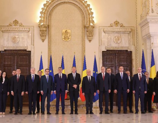 Ordonanta trenulet ce ingheata pensii si salarii discutata vineri in guvern Sute de mii de romani afectati