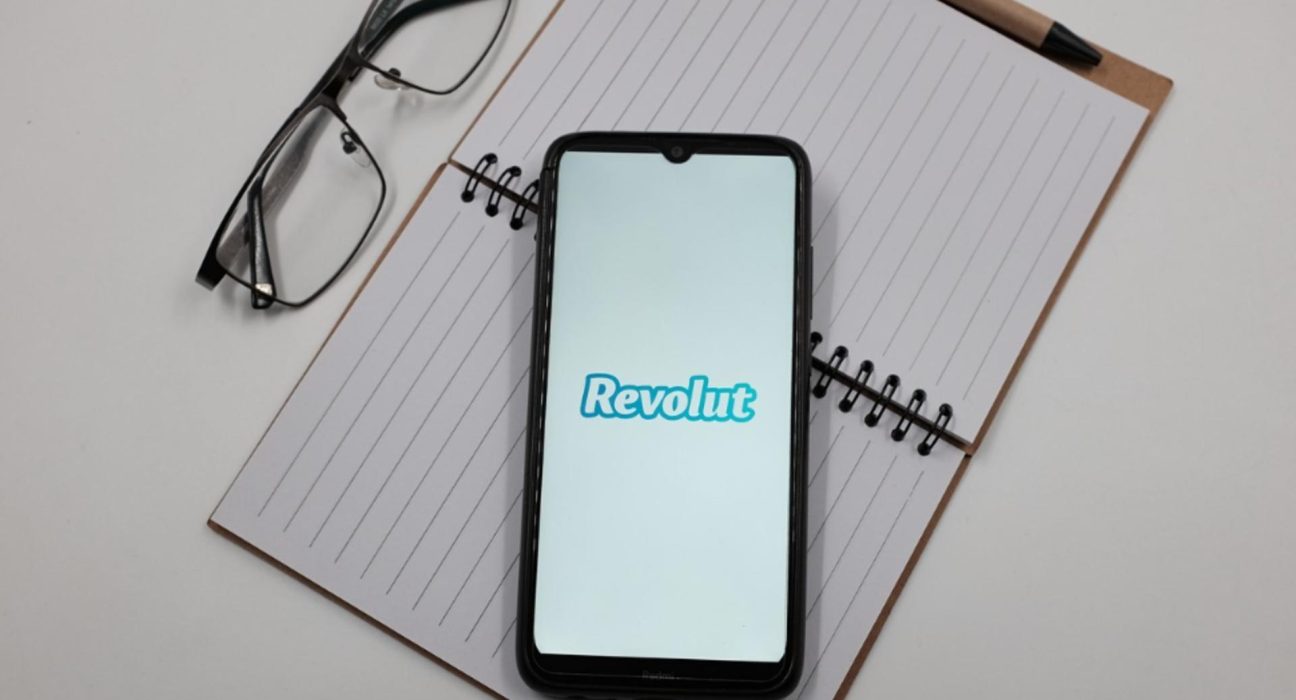 Bursele scolare nu se mai platesc in conturile vechi REVOLUT
