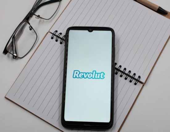 Bursele scolare nu se mai platesc in conturile vechi REVOLUT