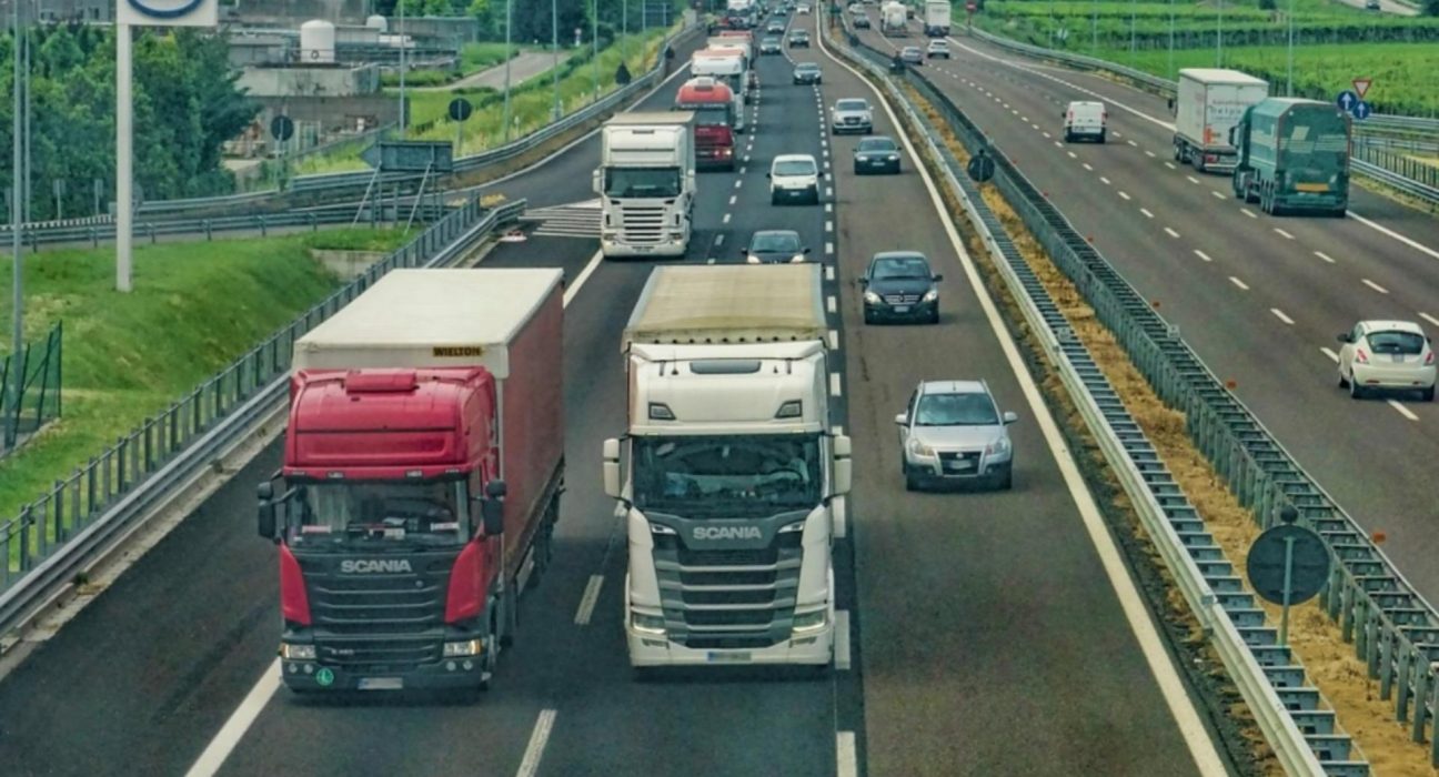 Judetu introduce o taxa noua pentru TIRuri