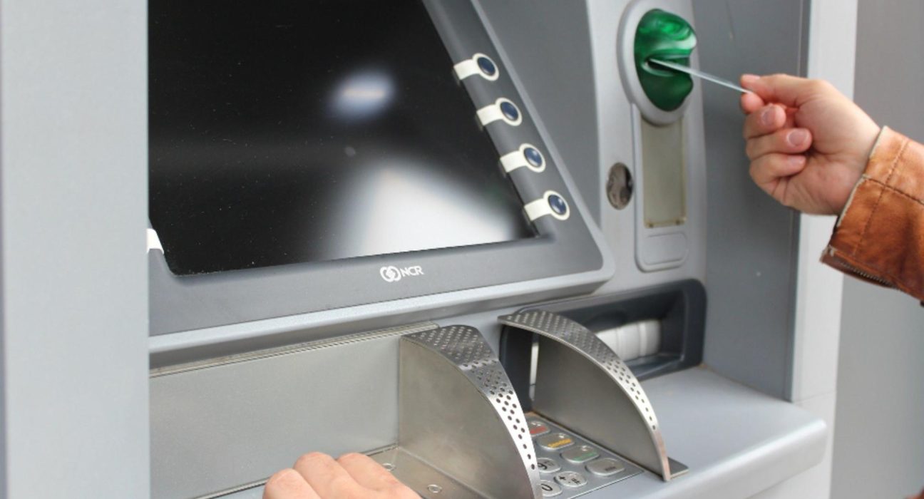Romania are bancomate la oras la tara mai deloc