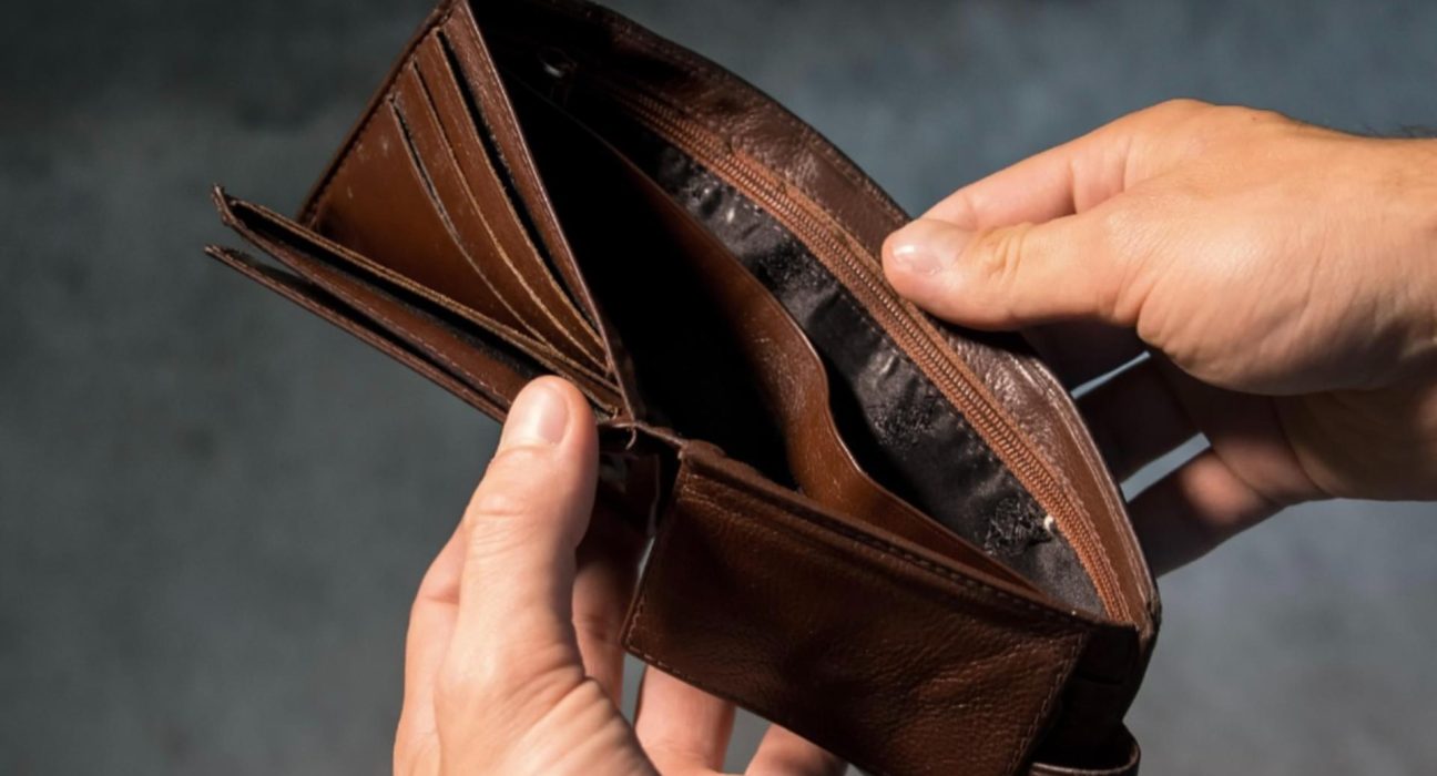 Romania ingheata salariile Bulgaria le majoreaza in 2025