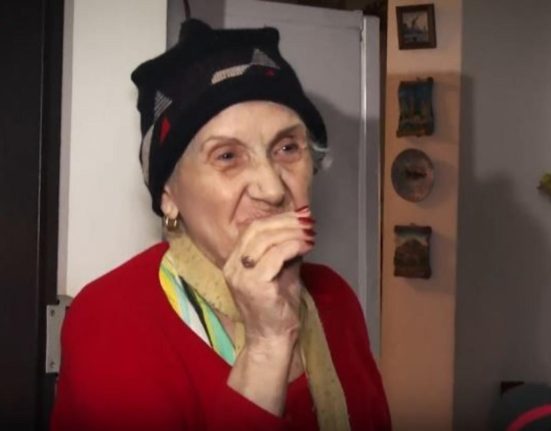 Romanii primesc pensiile intarziate si inghetate Sa le fie rusine