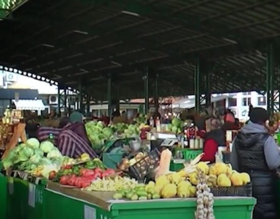 Fermierii romani lucreaza din greu pentru produse ieftine VIDEO