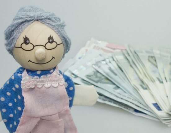 Scenariile Guvernului pentru ajutoarele pensionarilor cu venituri mici
