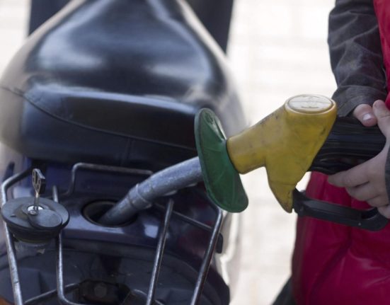 Scumpiri repetate motorina creste benzina scade