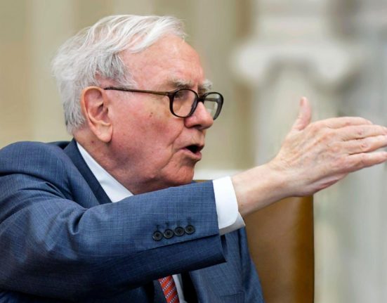 Warren Buffet critica tarifele lui Trump Un act de razboi