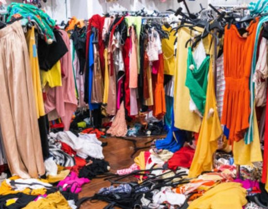 ANPC a descoperit produse periculoase in magazin second hand peste o tona confiscata fara certificat dezinfectare